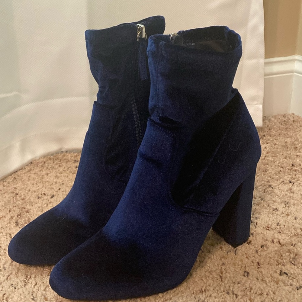 Size 10, Steve Madden, Navy.